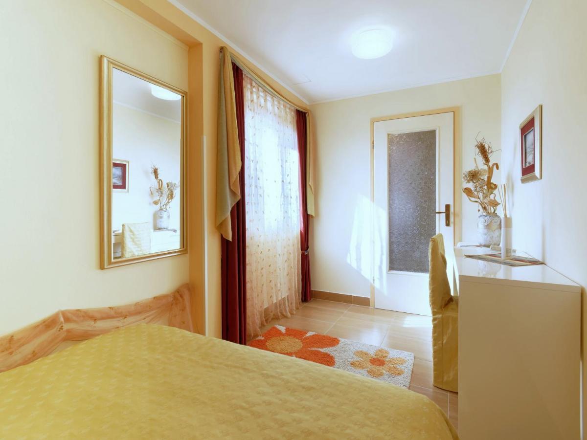 Holiday Home Nevena By Rent Istria Buje Exteriör bild