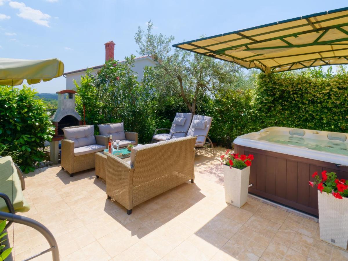 Holiday Home Nevena By Rent Istria Buje Exteriör bild