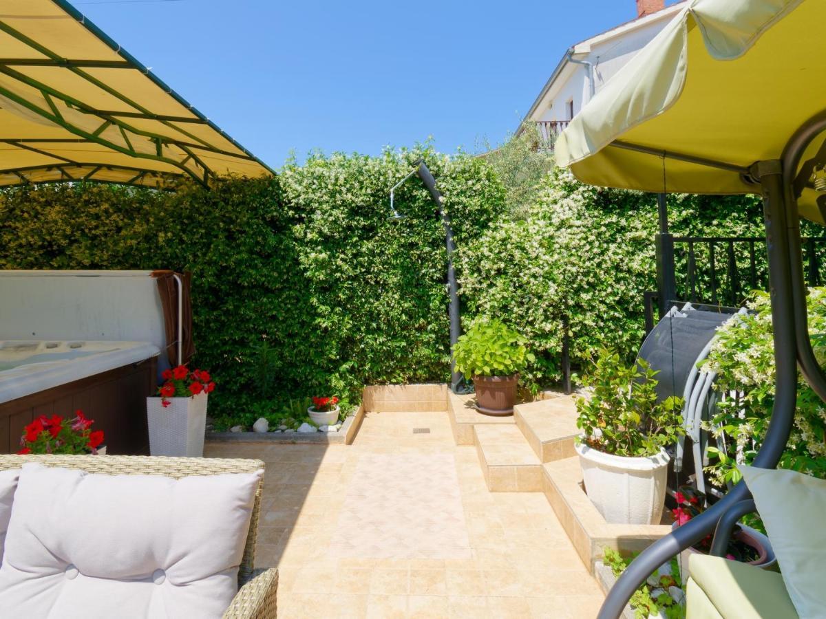 Holiday Home Nevena By Rent Istria Buje Exteriör bild