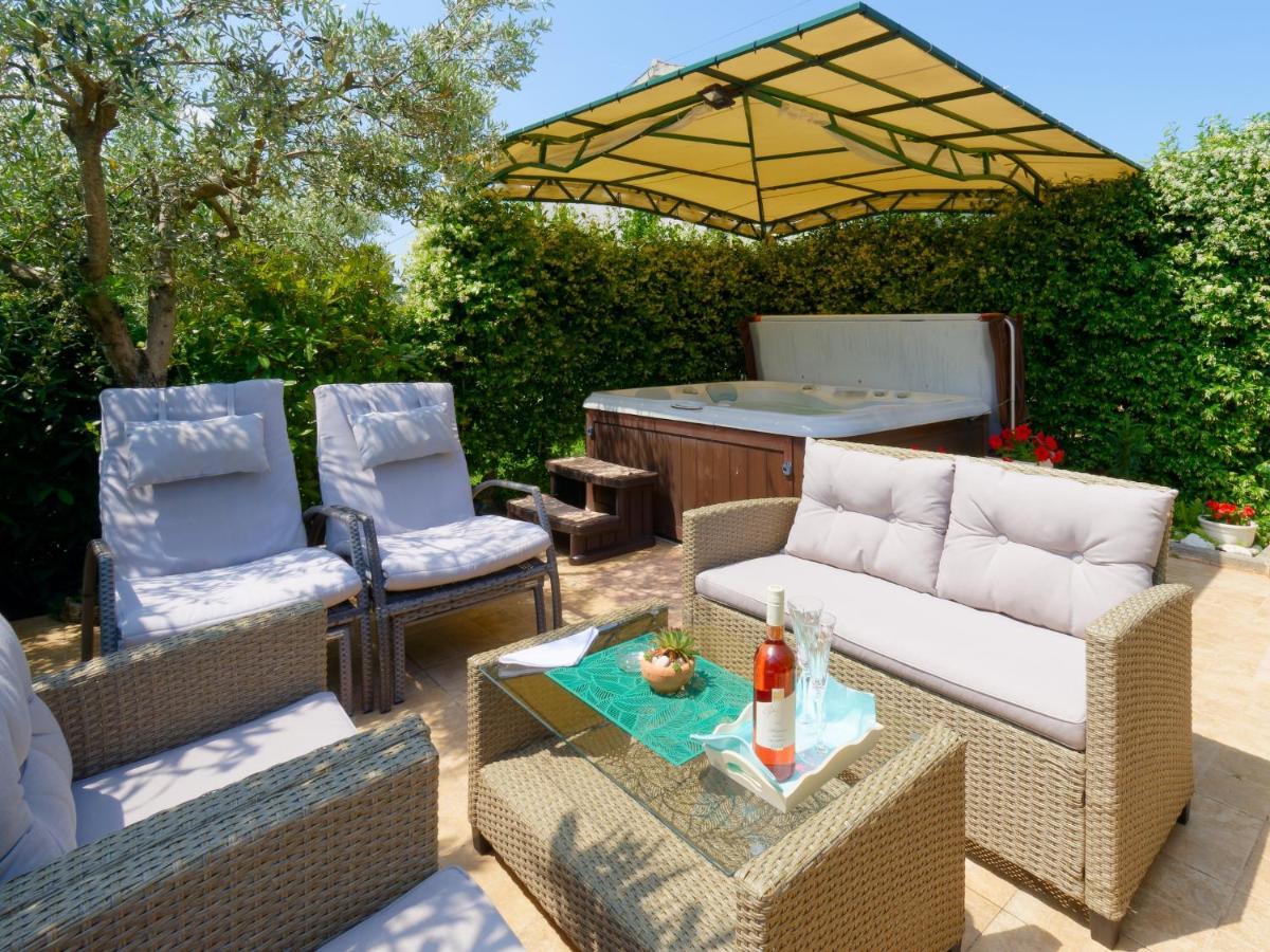 Holiday Home Nevena By Rent Istria Buje Exteriör bild