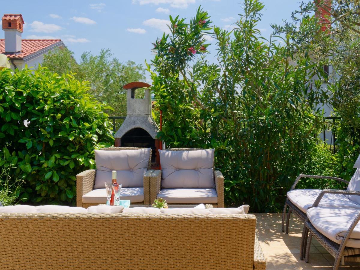 Holiday Home Nevena By Rent Istria Buje Exteriör bild